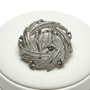 Signed Lisner Vintage‎ Swirly Star Brooch with Rhinestones